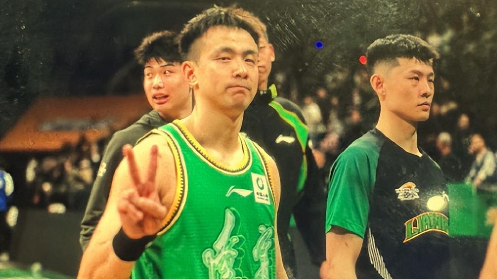 亿万28下载-赵继伟2+4攻功不可没!鄢手骐10+1王者归来,莫兰德7+8,辽篮领先2分